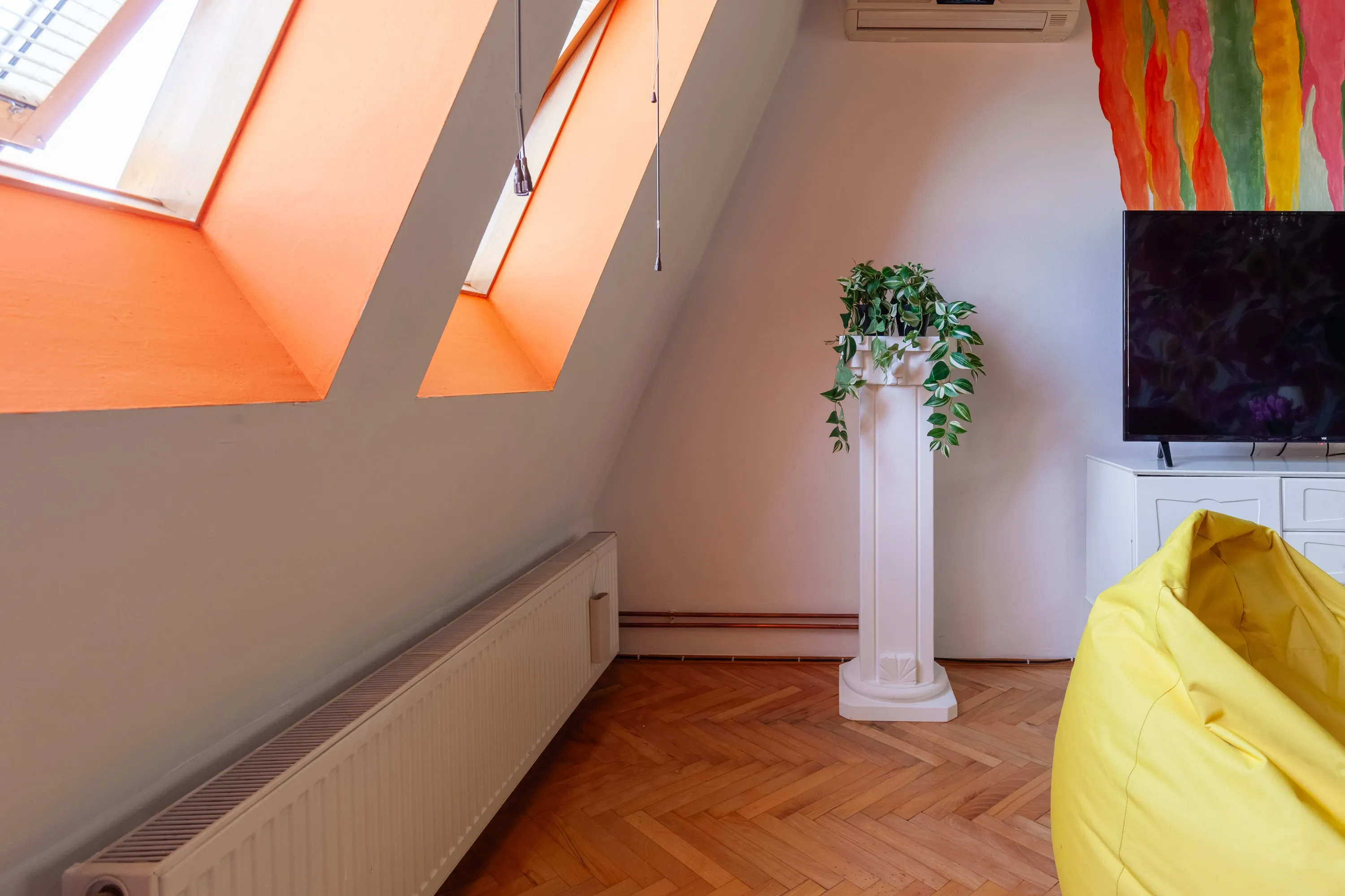 Prostrana dnevna soba, sve sto je potrebno za savrsen odmor