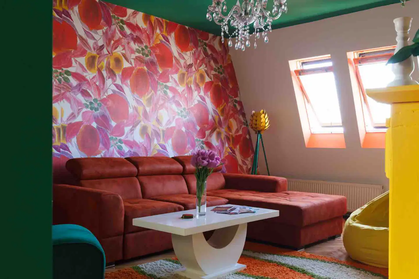 Dnevna soba sa puno dnevne svetlosti